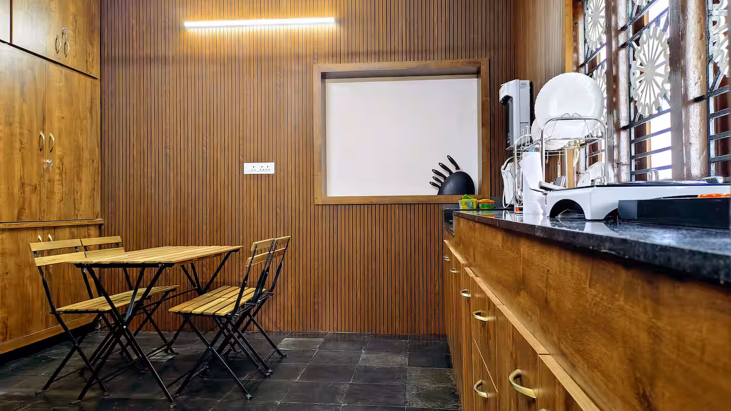 Full Kitchen - Image 1